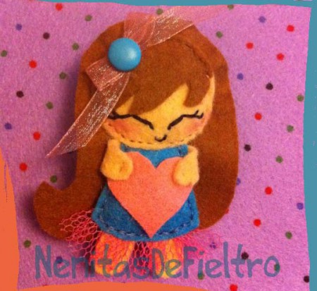 Nenita con mensaje Corazón